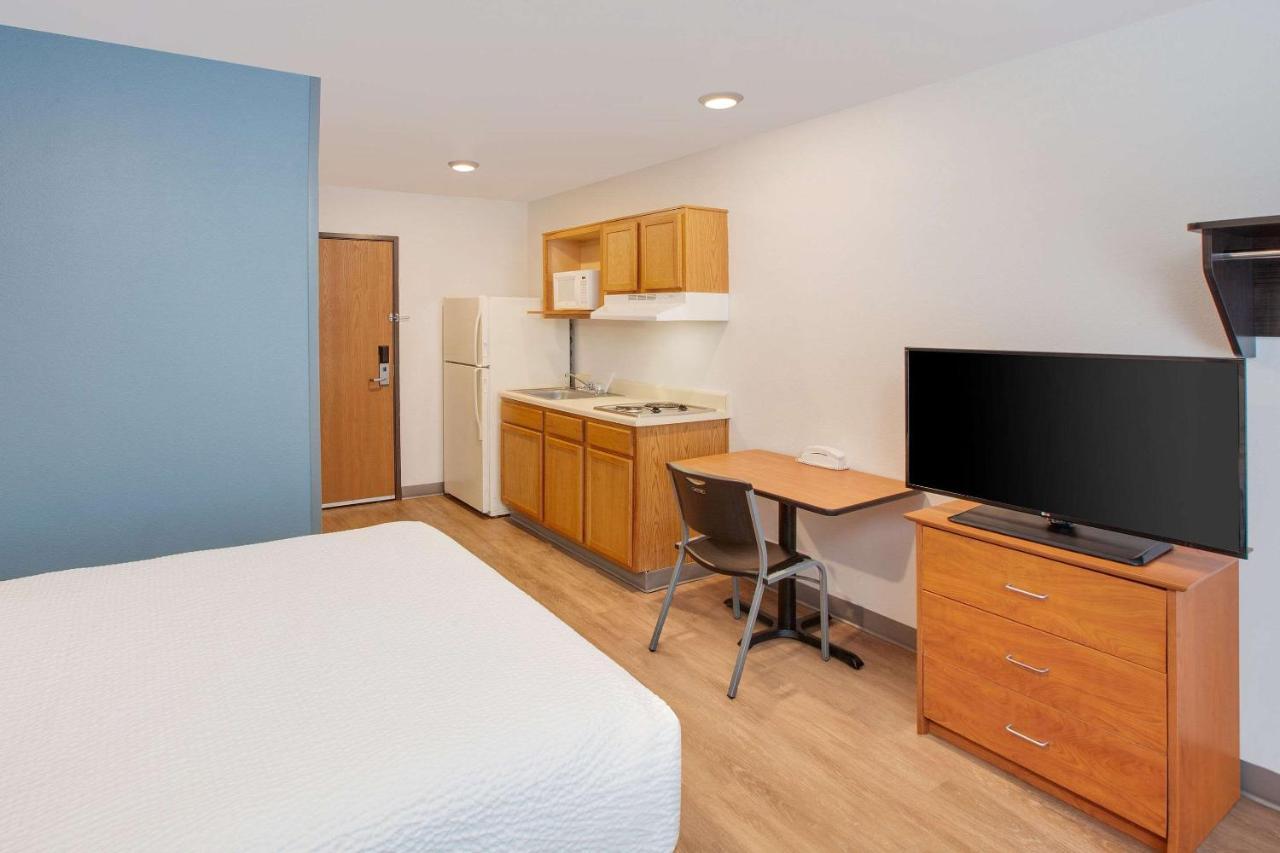 Woodspring Suites Фар Екстериор снимка