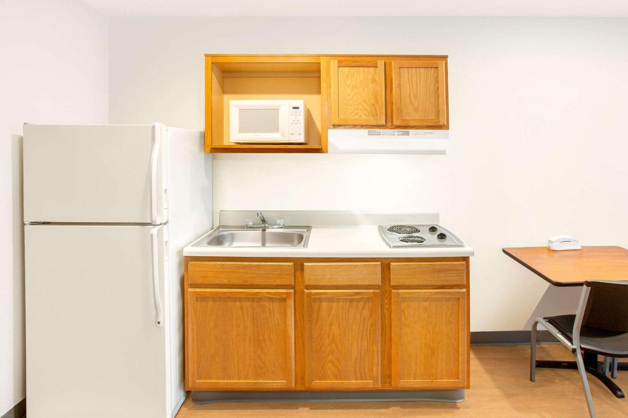 Woodspring Suites Фар Екстериор снимка