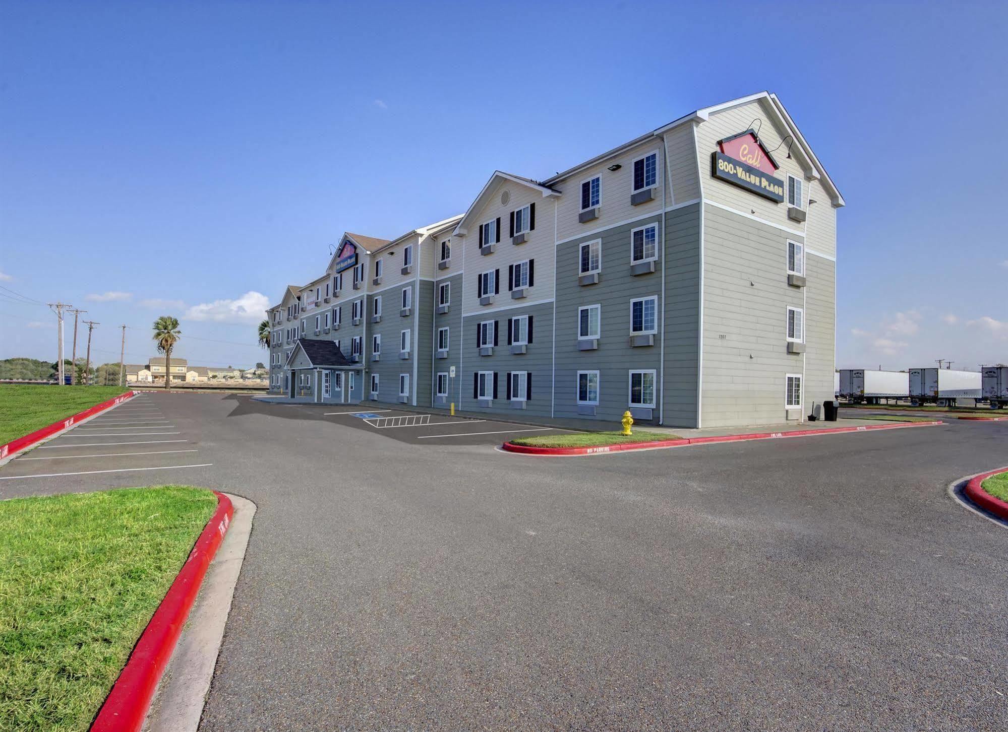 Woodspring Suites Фар Екстериор снимка