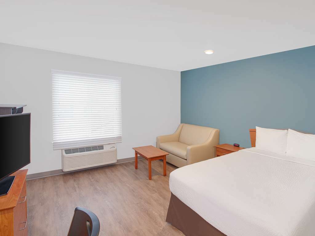 Woodspring Suites Фар Стая снимка